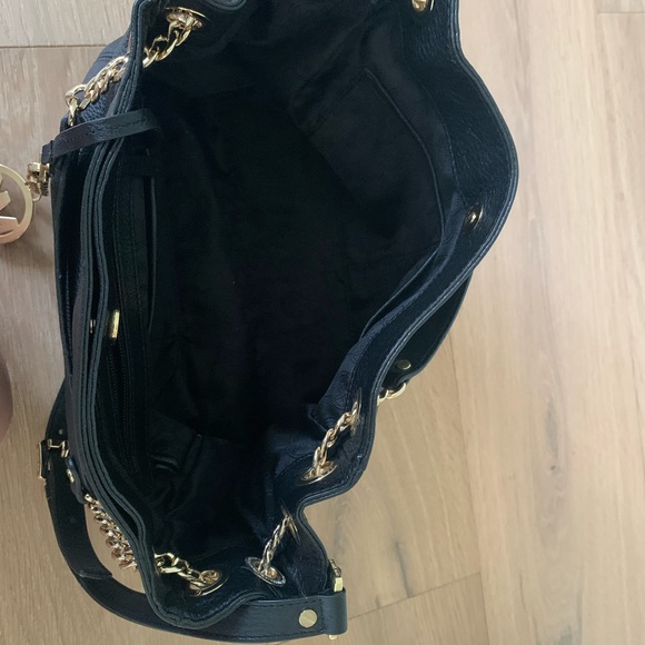 Black leather Michael Kors Shoulder Bag - Picture 2 of 9